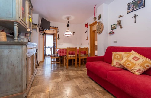 Alba Apartment | Discover Casa Lucilla: Family-Friendly with Great Amenities