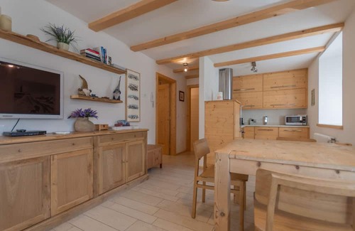 Soraga Apartment | Chalet Francesca: Scenic Lakeside Retreat for Families