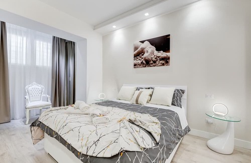 Testaccio Apartment | Discover The White Crown Apt in Testaccio - Family Friendly