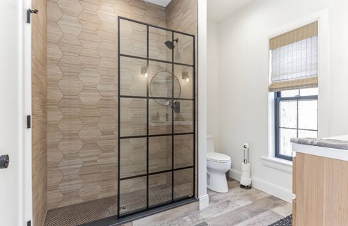 Poughkeepsie House | Modern 5-Bedroom Retreat in Beautiful Hudson Valley