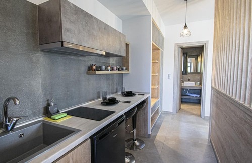 Nea Iraklia Apartment | Discover Theasea Suites: Family-Friendly & Breakfast Included