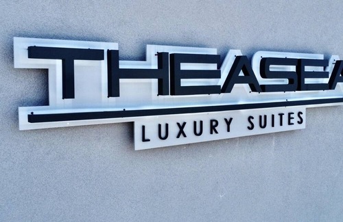 Nea Iraklia Apartment | Discover Theasea Suites: Family-Friendly with Breakfast