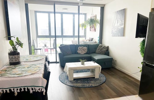 Bowen Hills Apartment | Convenient Bowen Hills Stay - Steps from RNA/RBWH, Pet-Friendly