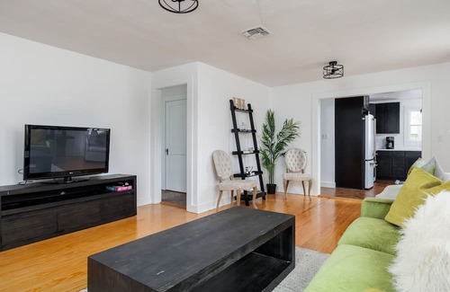 Fredericksburg House | Henke Haus: Stylish & Family-Friendly Retreat Awaits