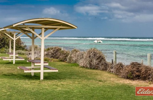 Horrocks Cabin | Relaxing Beach Shack Perfect for Family Getaways North of Perth