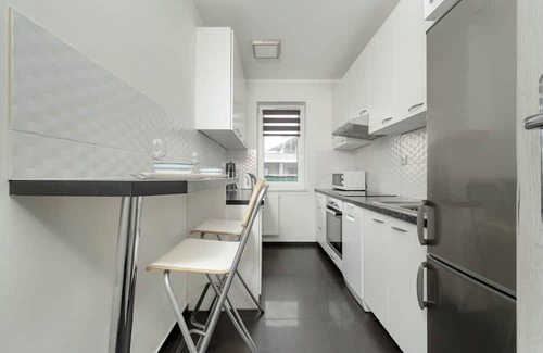 Psie Pole Apartment | Cozy Reymonta 10E Apartment with Balcony & Parking in Wrocław