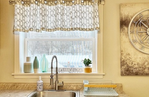 Ishpeming Apartment | Bright Stay and Play: Family-Friendly Apartment Near Trails