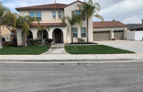 Moreno Valley House | Serene Five-Bedroom Retreat with Spa and Pet-Friendly Options