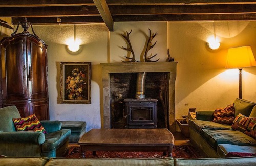 Luchapt House | Gîte Le Noyer: Cozy Retreat with Garden and Wi-Fi Access