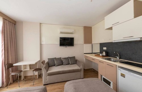 Talimhane House | Family-Friendly Double Room at Taksim Peri Suite Hotel