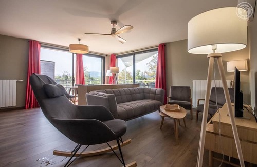 Chanaz House | Discover Iloft 2 - Chanaz: Family-Friendly Gîte with Kitchen