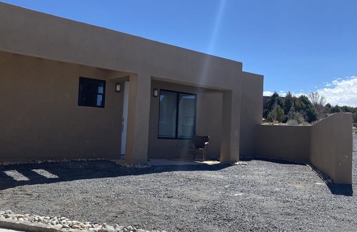 Las Campanas Apartment | Pet-Friendly Studio Steps from Plaza and Golf Course