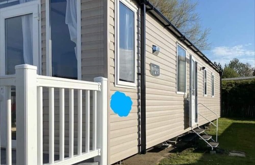 Isle of Grain House | Thameside Family Retreat with Child-Friendly Amenities