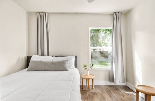 Chico House | Inviting Haven with Serene Backyard for Child-Friendly Stays