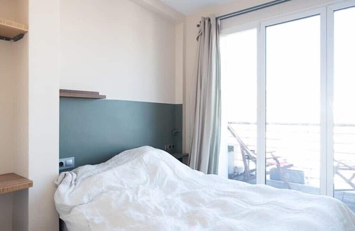 Charonne Apartment | Tranquil Island Retreat in the Heart of Paris