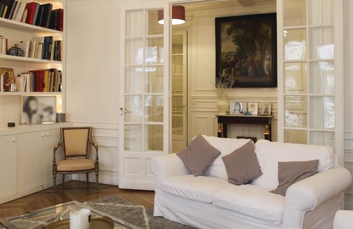 Quartier de la Plaine-de-Monceaux Apartment | Elegant Haussmannian Apartment in the Heart of Paris