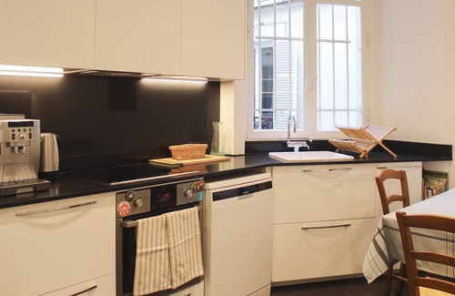 Quartier de la Plaine-de-Monceaux Apartment | Elegant Haussmannian Apartment in the Heart of Paris
