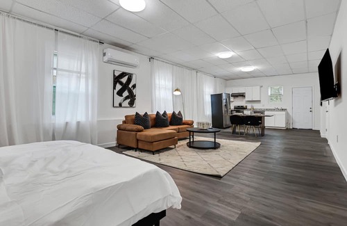 Belvedere Park Apartment | Family-Friendly Retreat in Modern Decatur Apartment