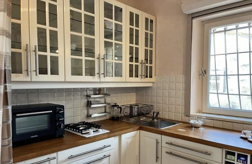 Eygalieres House | Cozy Eygalieres Retreat with Artist Studio Near Village