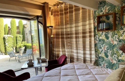 Eygalieres House | Cozy Eygalieres Retreat with Artist Studio Near Village