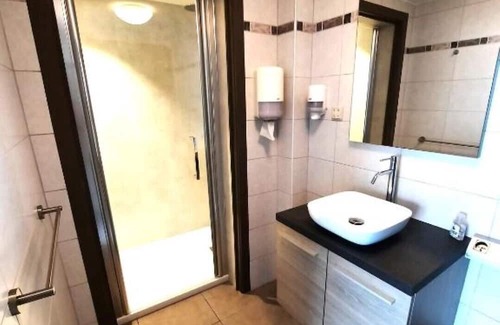Langemark Apartment | Discover De Reünie - Family-Friendly Deluxe Studio Retreat