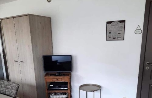 Langemark Apartment | Discover De Reünie - Family-Friendly Deluxe Studio Retreat
