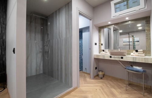 Historic Centre Apartment | Inviting Apartment for 6 in the Heart of Turin