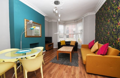 Harrogate Apartment | Convenient Harrogate Convention Suite with Family-Friendly Amenities
