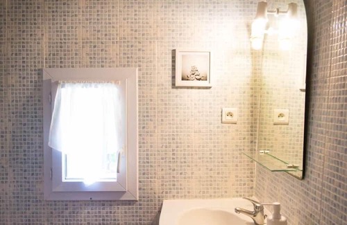La Robine-sur-Galabre Apartment | Relax in a Historic Bakery, Perfect for Families & Friends