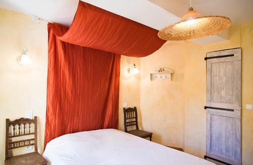 La Robine-sur-Galabre Apartment | Relax in a Historic Bakery, Perfect for Families & Friends