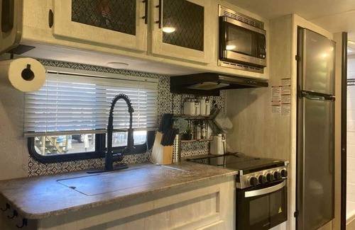 Villa Ridge House | Budget-Friendly Country Living RV Steps from Six Flags!