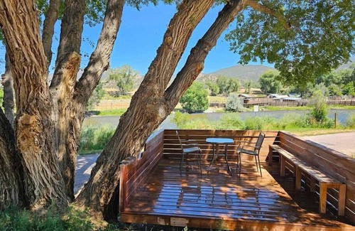 Howard House | Cozy RT Lodge Room 8: Pet & Child Friendly Retreat