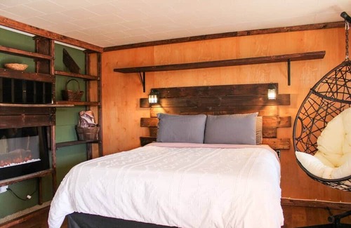 Howard House | Inviting Black Bear Lodge with Kitchen & Pet-Friendly Stay