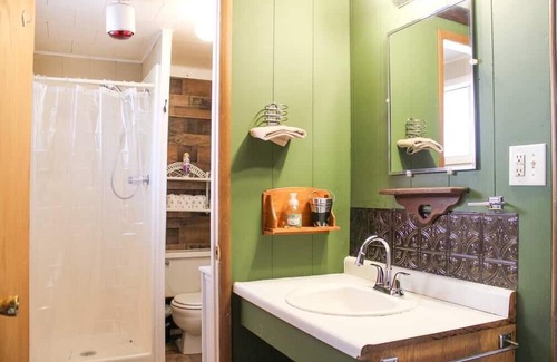 Howard House | Inviting Black Bear Lodge with Kitchen & Pet-Friendly Stay