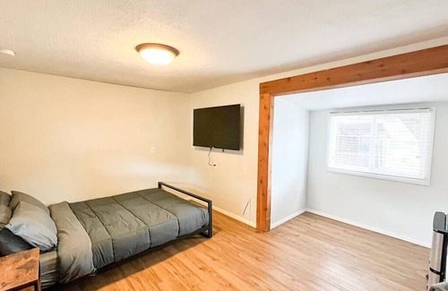 Howard House | Discover Comfort at RT Lodge Room 7: Pet & Child Friendly