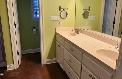 Addis House | Cozy Country Retreat Near LSU and Downtown Baton Rouge