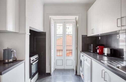 Santo Condestavel Apartment | Comfortable Blueground Estrela with Family-Friendly Amenities