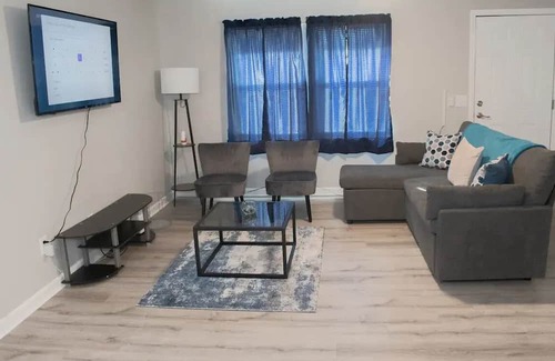 Goose Creek House | Discover Opuluxe Blue Horizon Hideaway - Sleeps 8 Comfortably