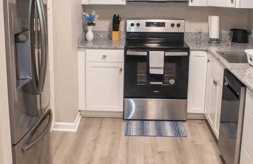 Goose Creek House | Discover Opuluxe Blue Horizon Hideaway - Sleeps 8 Comfortably