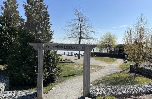 Maple Ridge House | Convenient Self Check-in with Private Room in Maple Ridge