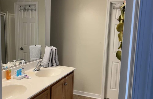 Midlothian House | Comfortable 3-Bedroom Townhome in Midlothian Near Freeways