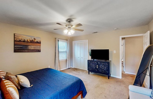 Isle of Hope Historic District House | Dog-Friendly Retreat with Family Amenities and Ocean Views