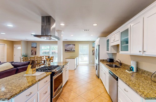 Isle of Hope Historic District House | Dog-Friendly Retreat with Family Amenities and Ocean Views