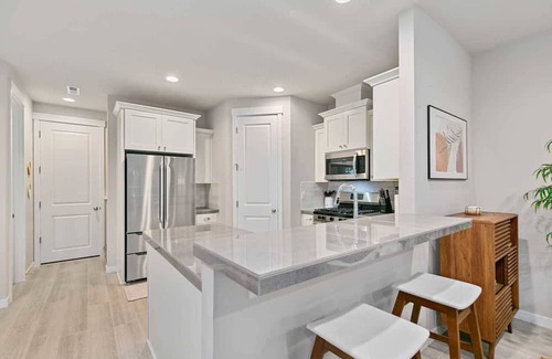 Clark County House | Inviting Evergreen Haven: Family-Friendly with Breakfast