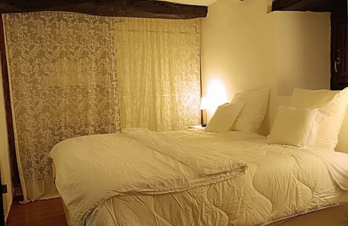Pola de Lena Apartment | Cozy House of La Reguera: Family-Friendly with Breakfast