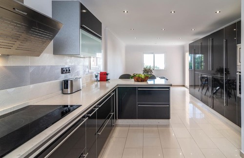 Urbanizacion el Rosario Villa | Discover Las Adelfas: Andalusian Villa with Private Pool
