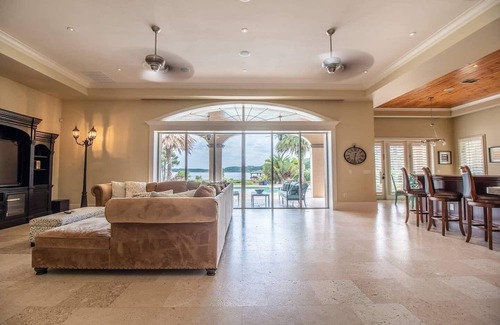 Florida Central Atlantic Coast House | LakeFront Pool Mansion: Family-Friendly Retreat Near Disney