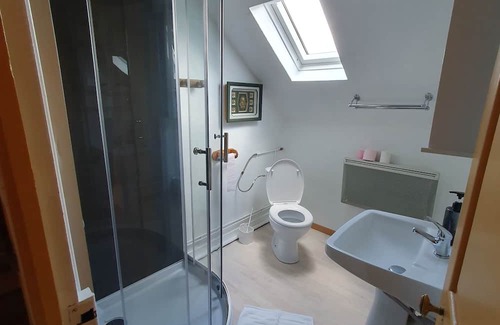 Saint-Honore-les-Bains Bed & Breakfast | Family Suite with Breakfast for Nature Lovers & Pool Access