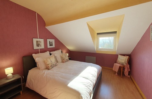Saint-Honore-les-Bains Bed & Breakfast | Family Suite with Breakfast for Nature Lovers & Pool Access