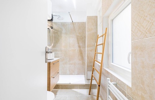 Quartier de la Salpetriere Apartment | Peaceful Retreat: GuestReady - Serene Cocoon Near Place d'Italie